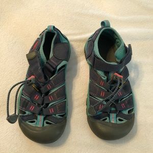 Keen Kids Waterproof Hiking Water Shoe Sandal.